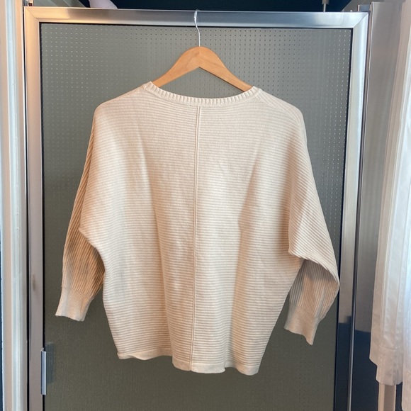 Vila Milano batwing style top. - Picture 2 of 4